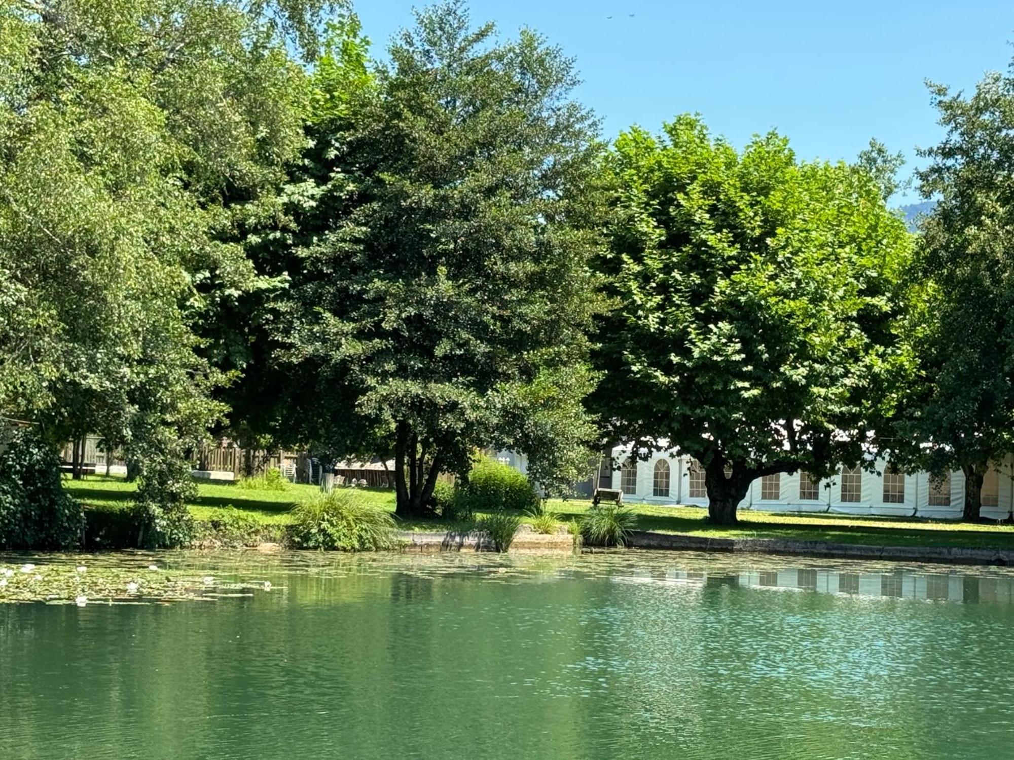Les Lodges Du Lac Saint-Alban-de-Montbel المظهر الخارجي الصورة