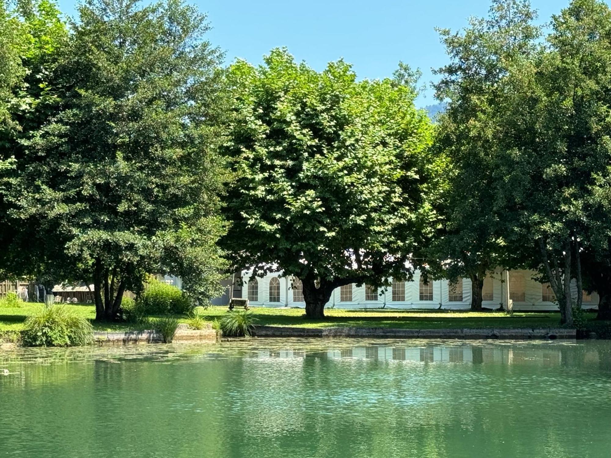 Les Lodges Du Lac Saint-Alban-de-Montbel المظهر الخارجي الصورة