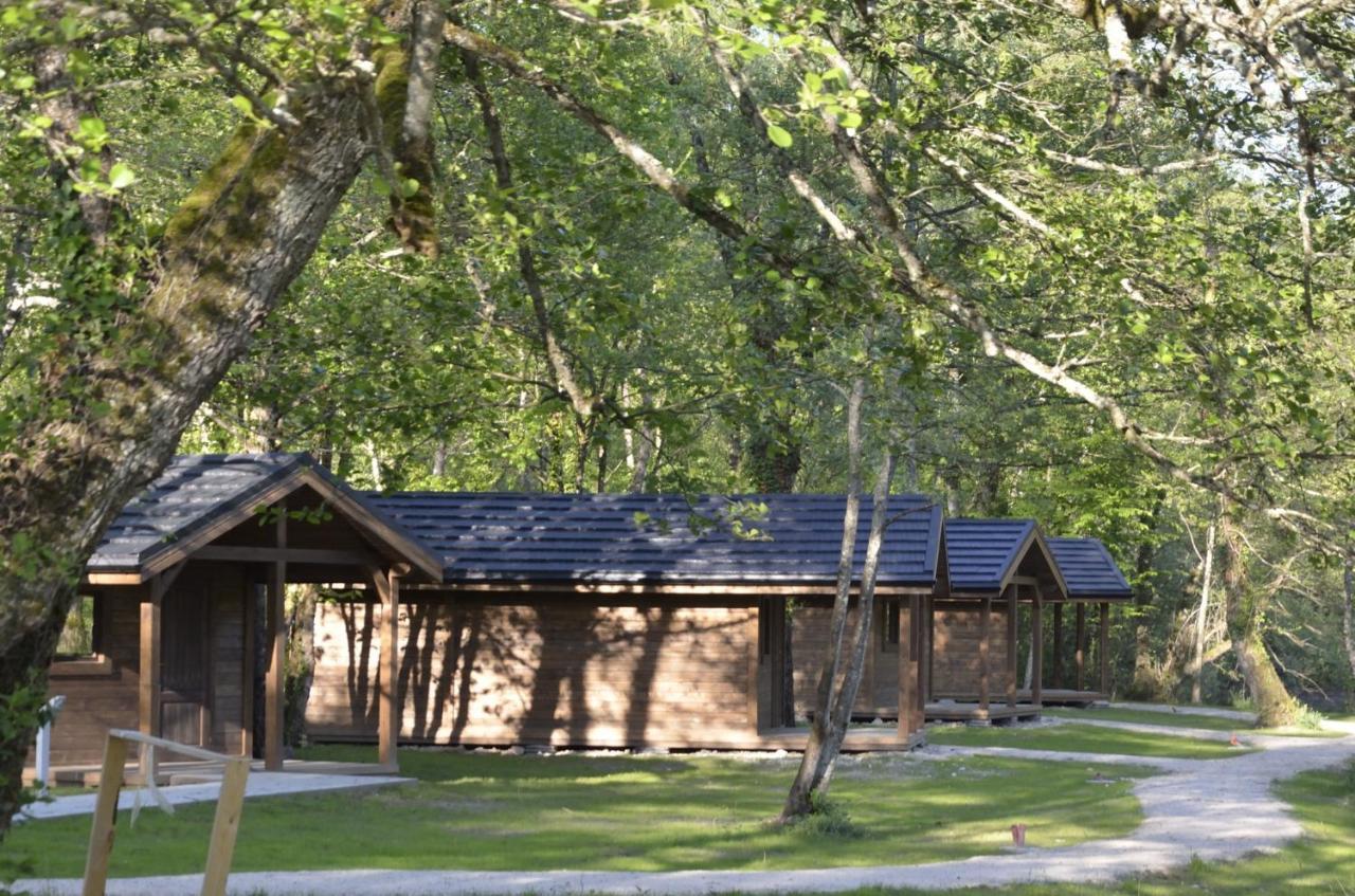 Les Lodges Du Lac Saint-Alban-de-Montbel المظهر الخارجي الصورة