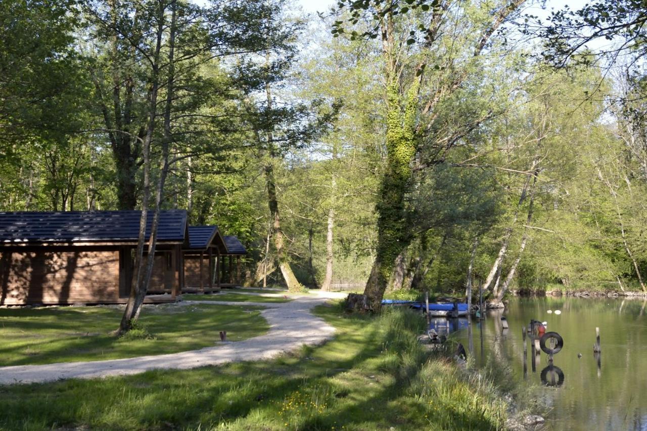Les Lodges Du Lac Saint-Alban-de-Montbel المظهر الخارجي الصورة