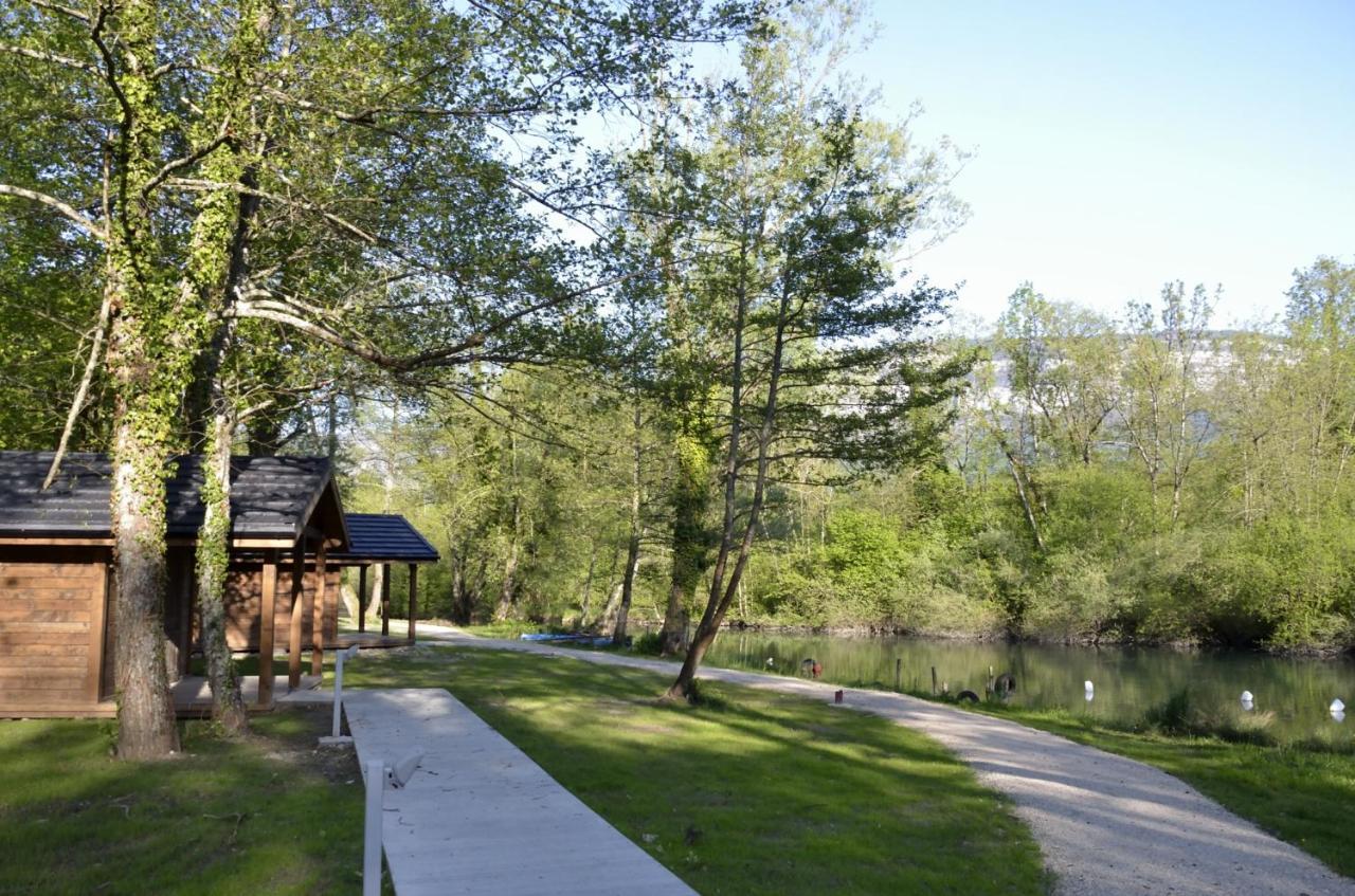 Les Lodges Du Lac Saint-Alban-de-Montbel المظهر الخارجي الصورة