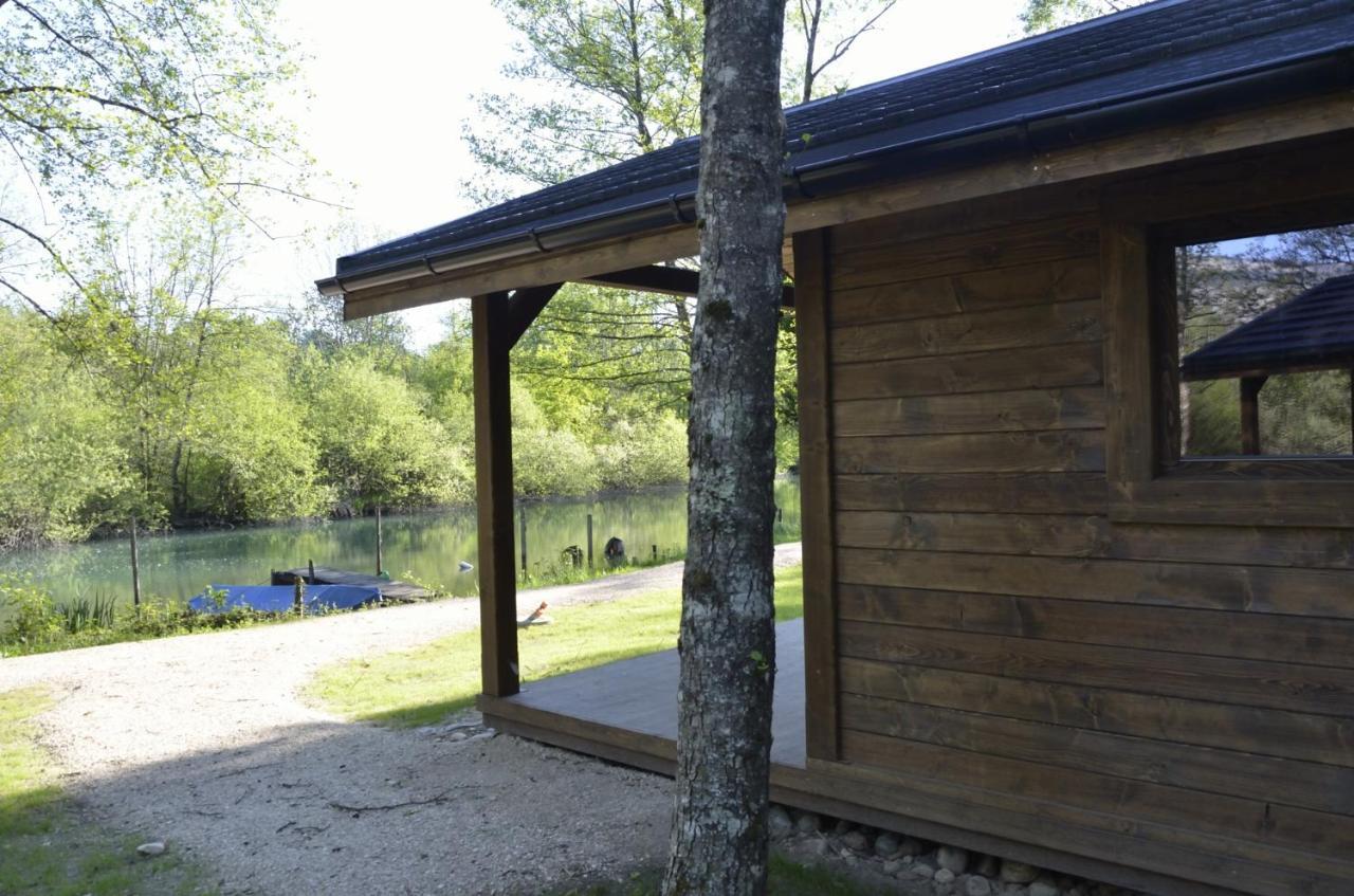 Les Lodges Du Lac Saint-Alban-de-Montbel المظهر الخارجي الصورة
